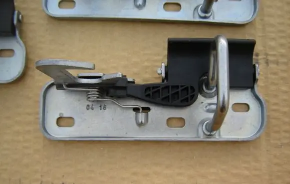 Volkswagen Touran I Engine bonnet/hood lock/latch loop/hook 5N0853768H