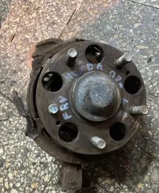 Honda CR-V Rear wheel hub