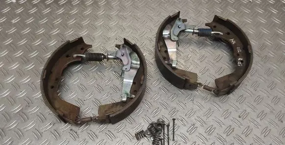 Toyota Hiace (H200) Handbrake/parking brake pads 