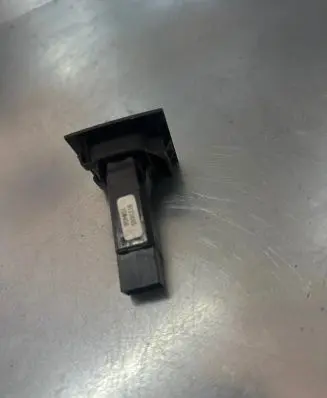 Volvo V70 Hazard light switch 9123685