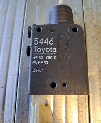 Toyota Avensis T220 Central locking motor 6915005010 5446 PAGF30