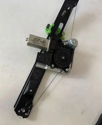 BMW 1 E81 E87 Rear door window regulator with motor 7067797 1060078