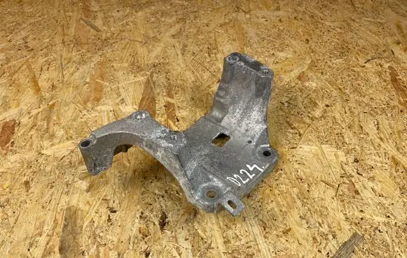 Volvo XC60 Generator/alternator bracket 31480101