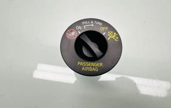 Passenger airbag on/off switch