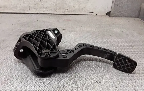Volkswagen Golf V Clutch pedal 1K1721059AD