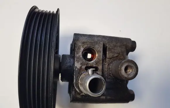 Volvo S40, V40 Power steering pump