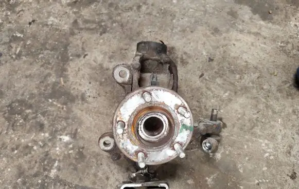 Front wheel hub