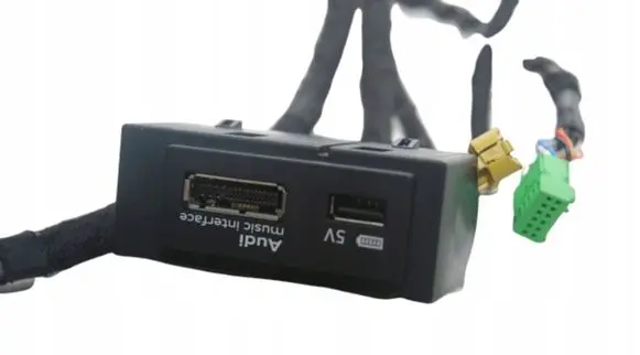 Audi A3 S3 8V USB socket connector 8V0035736