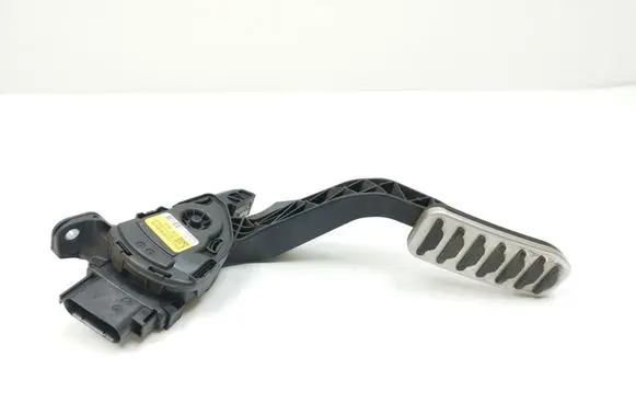 Accelerator throttle pedal