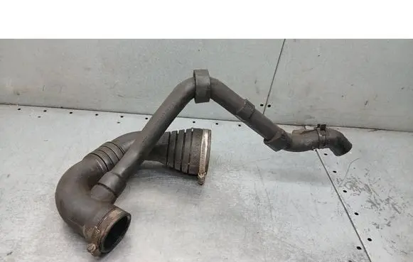 Volkswagen PASSAT B5 Air intake hose/pipe 028103493AF