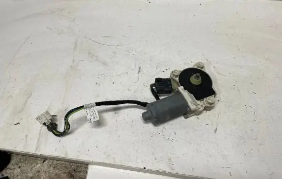 Mercedes-Benz E W211 Front door window regulator motor A2118203042