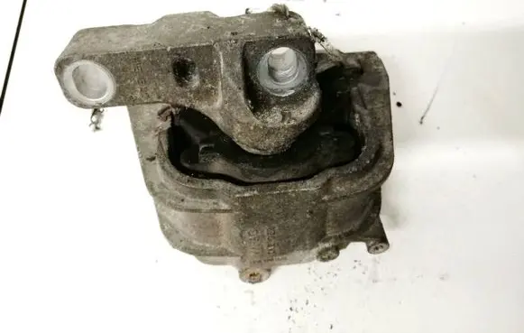 Volkswagen Golf V Engine mount bracket 1k0199262