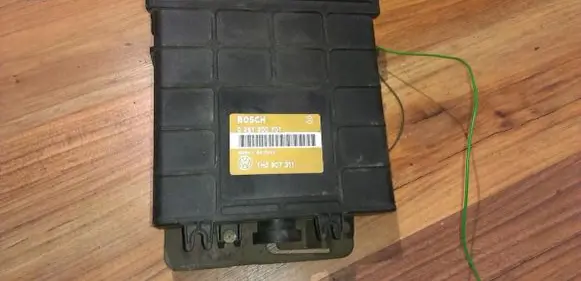 Volkswagen Golf III Engine control unit/module 0261200701