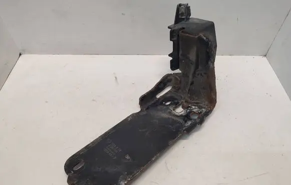 BMW X1 E84 Radiator mount bracket 51647117812