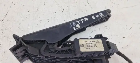 Volkswagen Jetta V Accelerator throttle pedal 1K1721503P
