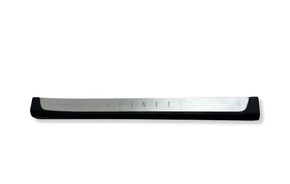Infiniti FX Front sill trim cover 76895CG000