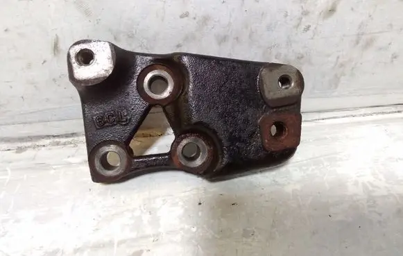 Honda CR-V Engine mounting bracket