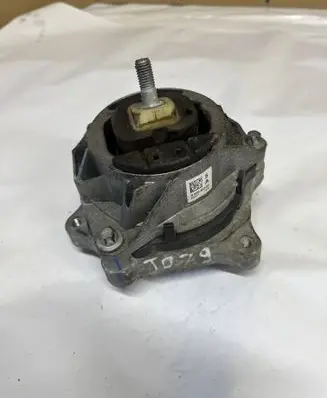 BMW 1 F20 F21 Engine mount bracket 6859407 685940703