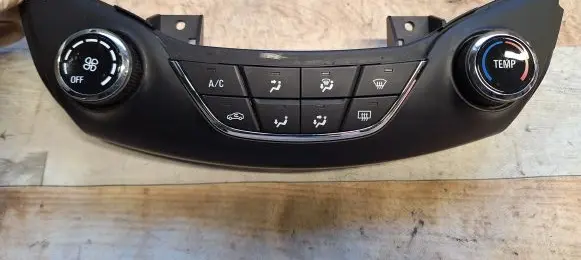 Chevrolet Cruze II Climate control unit 39028880 545290509