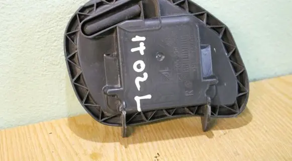 Volkswagen Touran I Headlight/headlamp dust cover 1305239235