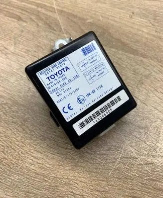 Toyota Corolla Verso AR10 Door control unit/module 897410F010
