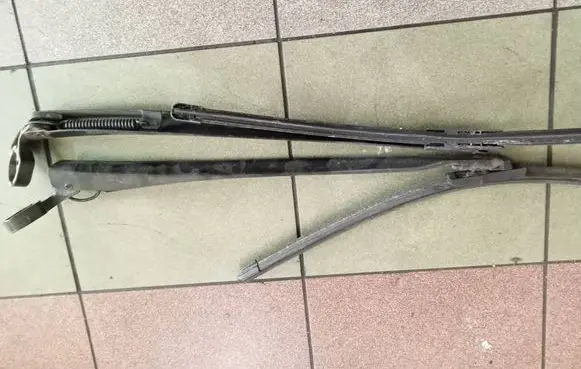 Seat Leon (1P) Front wiper blade arm 1P0955410A