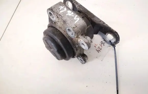 Ford Mondeo Mk III Engine mount bracket