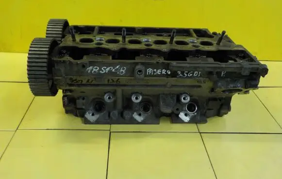 Mitsubishi Pajero Engine head 18SP48 83FB0154F12A48B68F
