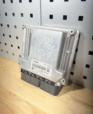 BMW 5 E60 E61 Engine control unit/module 0281016067 8506374 850637401