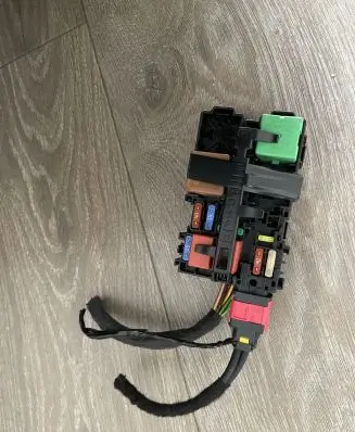 Peugeot 508 II Fuse module 8HAB0709