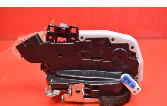Nissan Micra Front door lock Y2613420