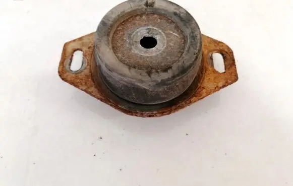 Citroen Berlingo Engine mount bracket