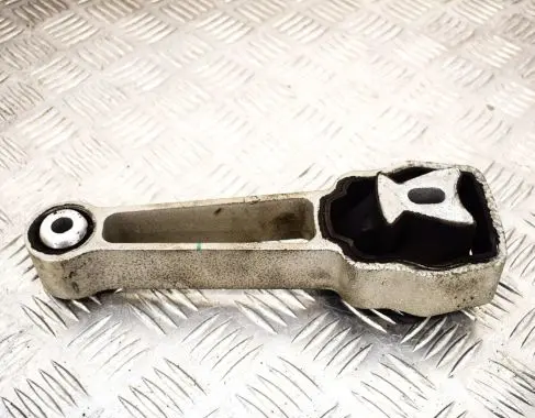 Volvo XC60 Engine mount bracket