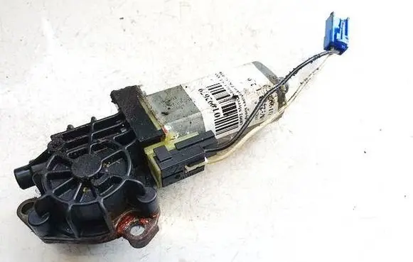Mercedes-Benz C W203 Seat adjustment motor 0390203002 82041898-4