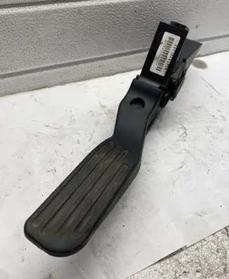Ford Mondeo Mk III Accelerator throttle pedal 9F832