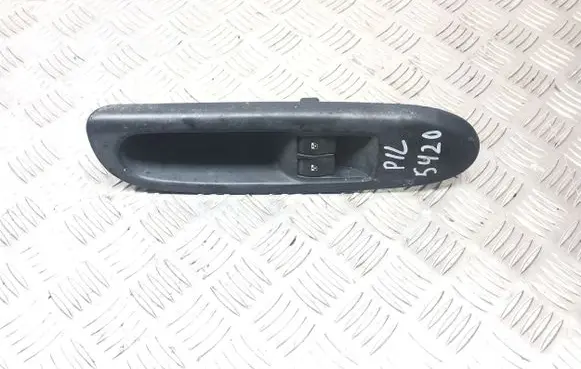 Renault Clio II Electric window control switch 8200084011