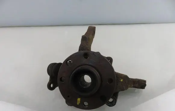 Opel Corsa C Front wheel hub spindle knuckle 13154318