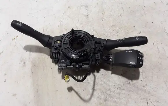Dacia Sandero III Wiper turn signal indicator stalk/switch