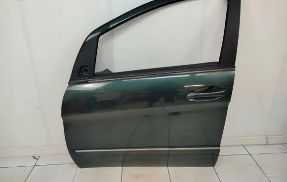 Mercedes-Benz B W245 Front door 