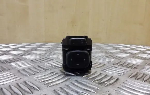 Toyota Avensis T270 Wing mirror switch 183647