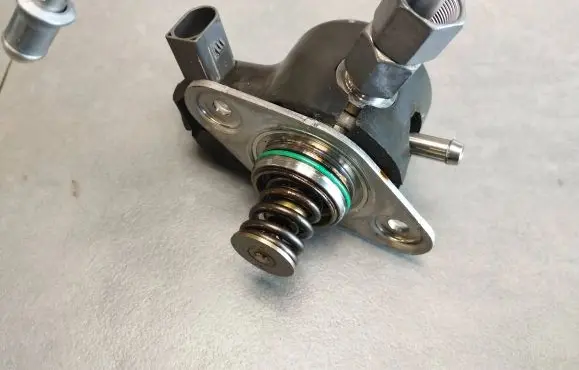 Mercedes-Benz GLC X253 C253 Fuel injection high pressure pump A2740700501