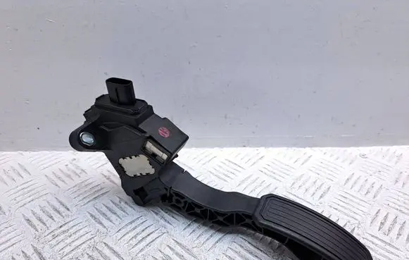 Toyota Auris 150 Accelerator throttle pedal 7811002020 07088A 45695388457