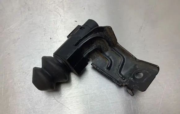 Nissan Qashqai Bonnet alarm switch sensor 14425M