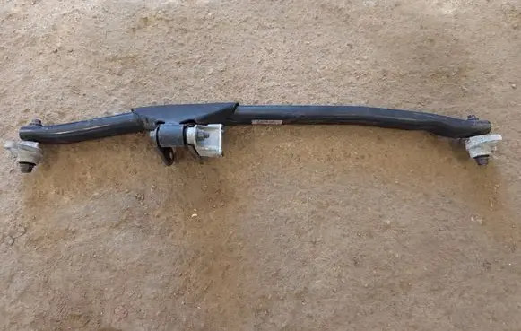 Volvo XC70 Engine mounting bracket 30671357