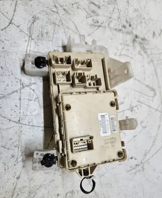 Toyota Corolla Verso AR10 Fuse module 892210F010
