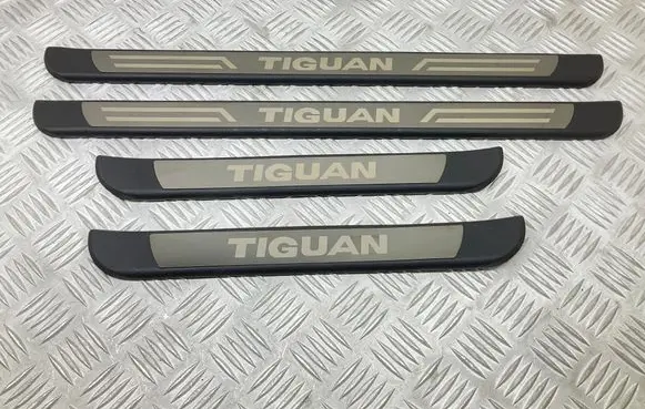 Volkswagen Tiguan sill trim set (inner) 