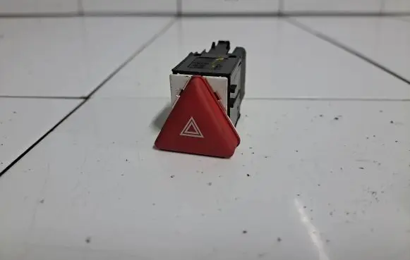 Volkswagen Jetta V Hazard light switch 1K0953509A