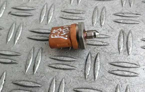 Fuel pressure sensor