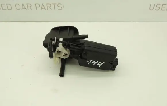 Renault Clio II Tailgate/trunk/boot lock/catch/latch D144
