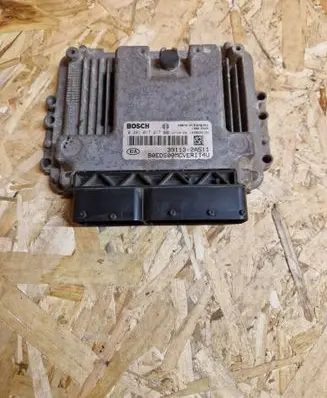 KIA Ceed Engine control unit/module 391132A511 1039S53123 0281017217